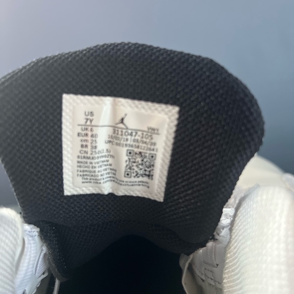 Air Jordan - Picture 3 of 4